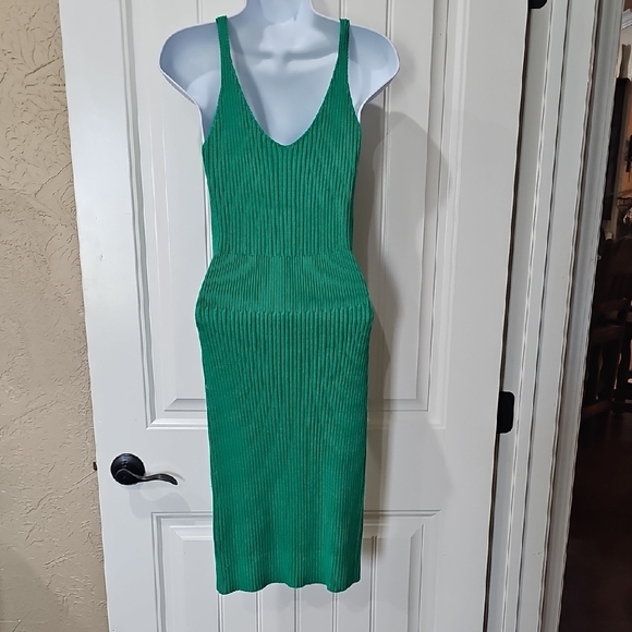 Green Sleeveless Midi Dress - Picture 2 of 3